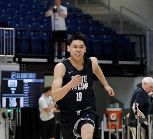 开云-崔永熙冲击NBA双向合同：努力赢得开拓者信任