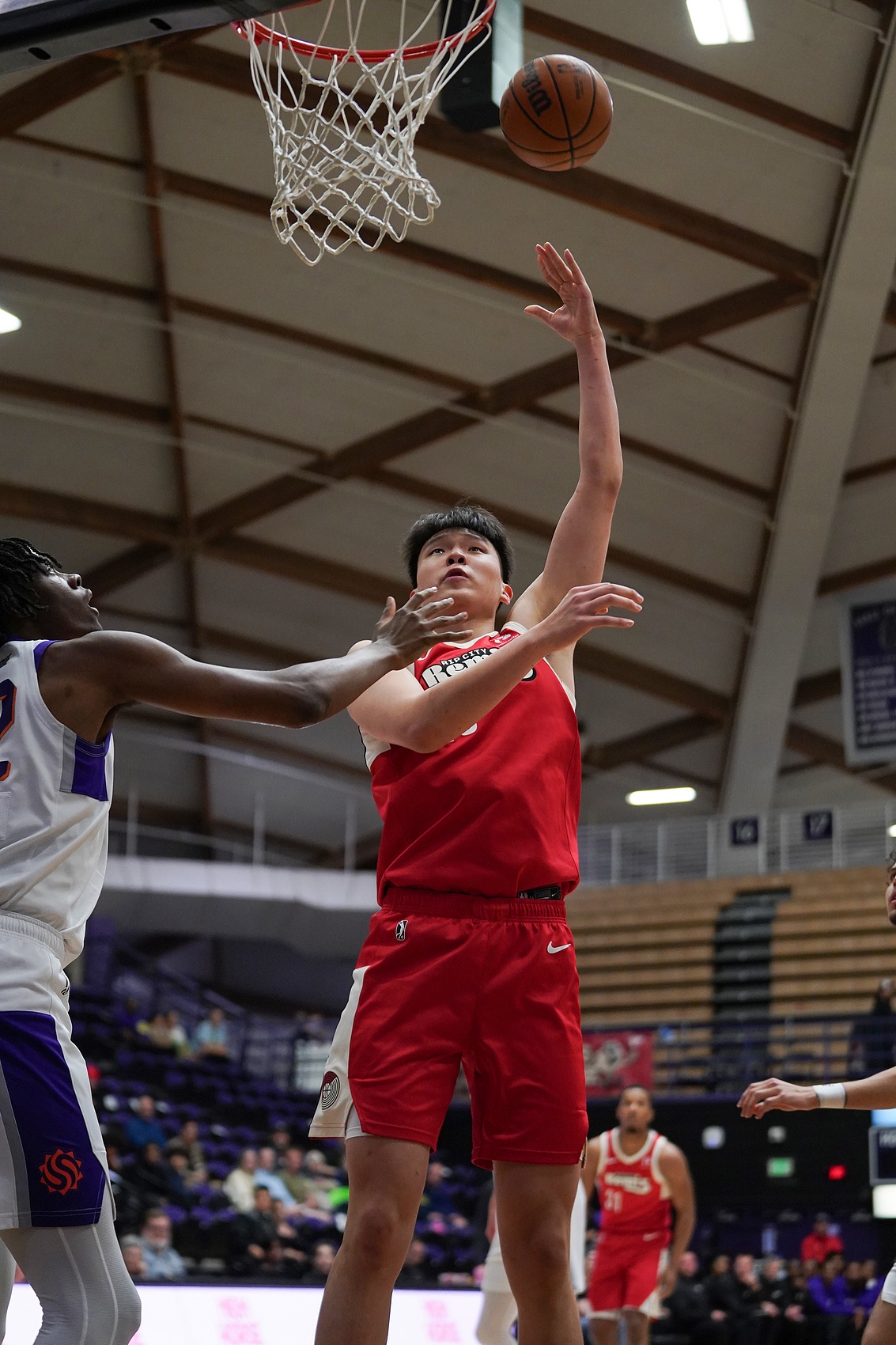 开云体育下载-媒体人:杨瀚森进攻高效 但还是暴露出体能和防守问题仍需努力